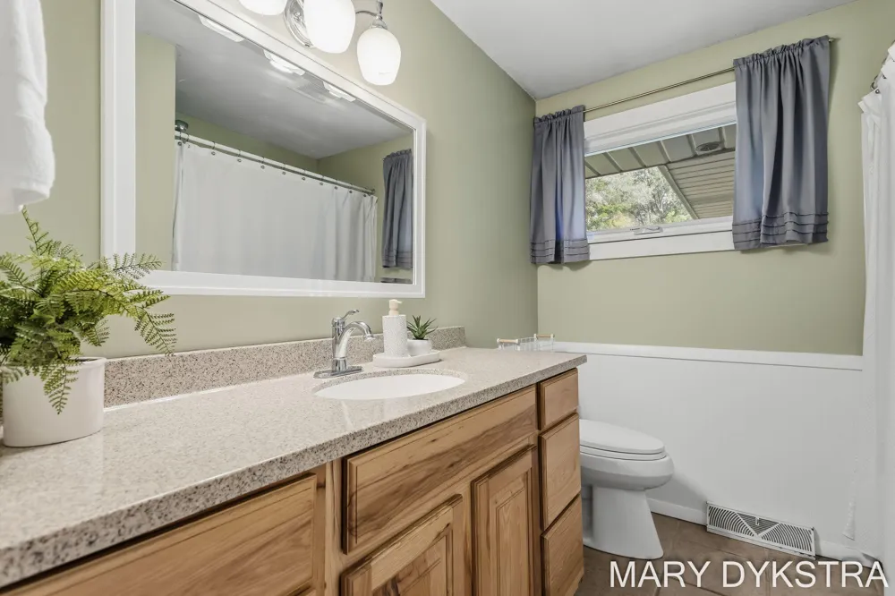 585 Huizenga Avenue Zeeland, MI 49464