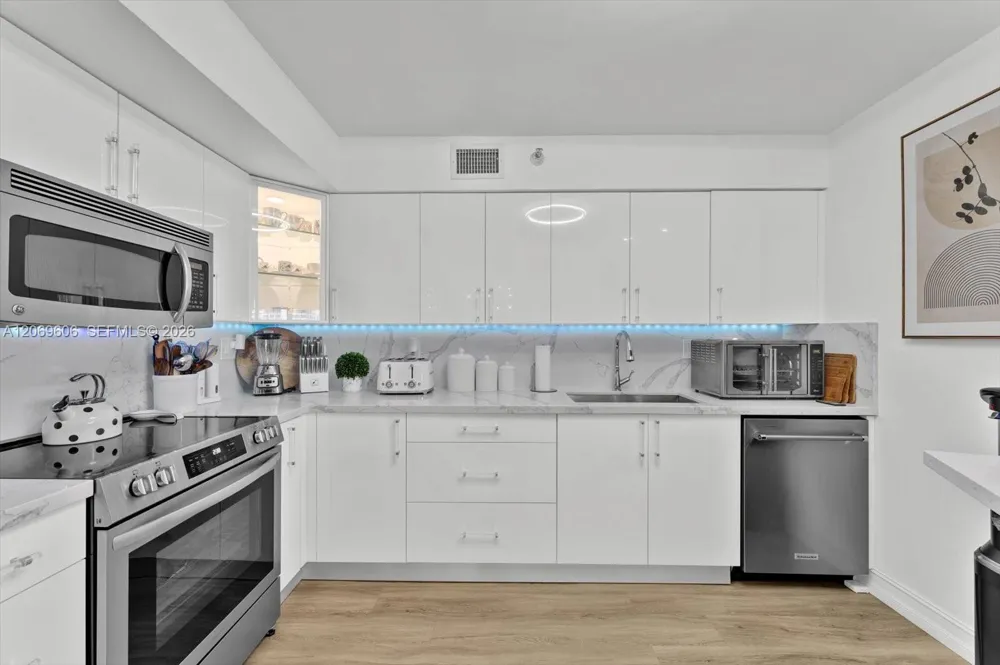 3500 Mystic Pointe Dr #2107 Aventura, FL 33180