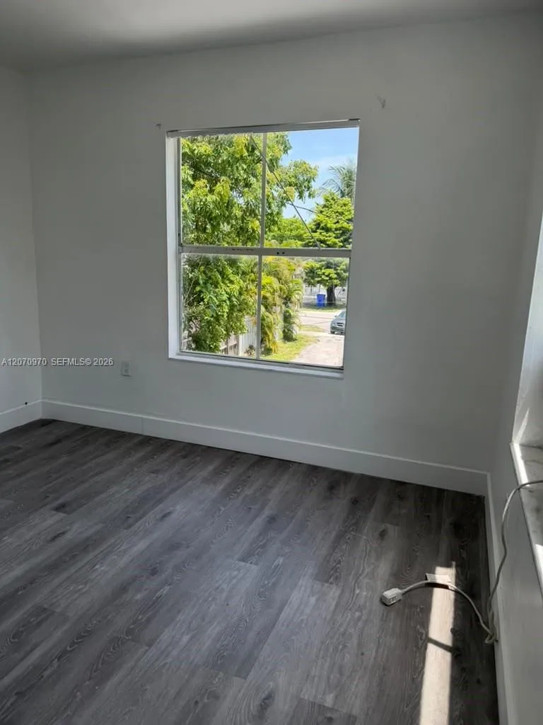 1236 NW 28th St #1 Miami, FL 33142