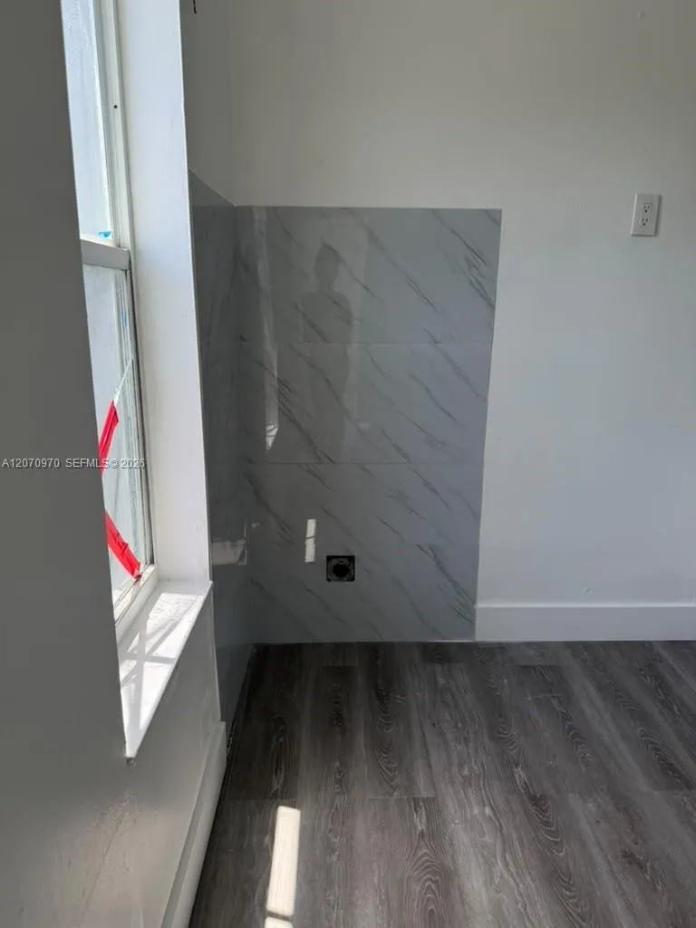 1236 NW 28th St #1 Miami, FL 33142