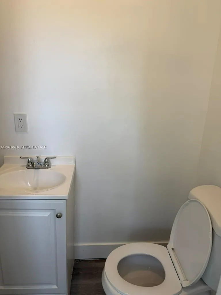 1236 NW 28th St #1 Miami, FL 33142