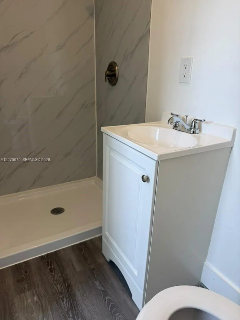 1236 NW 28th St #1 Miami, FL 33142