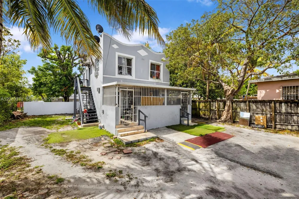 1236 NW 28th St #1 Miami, FL 33142