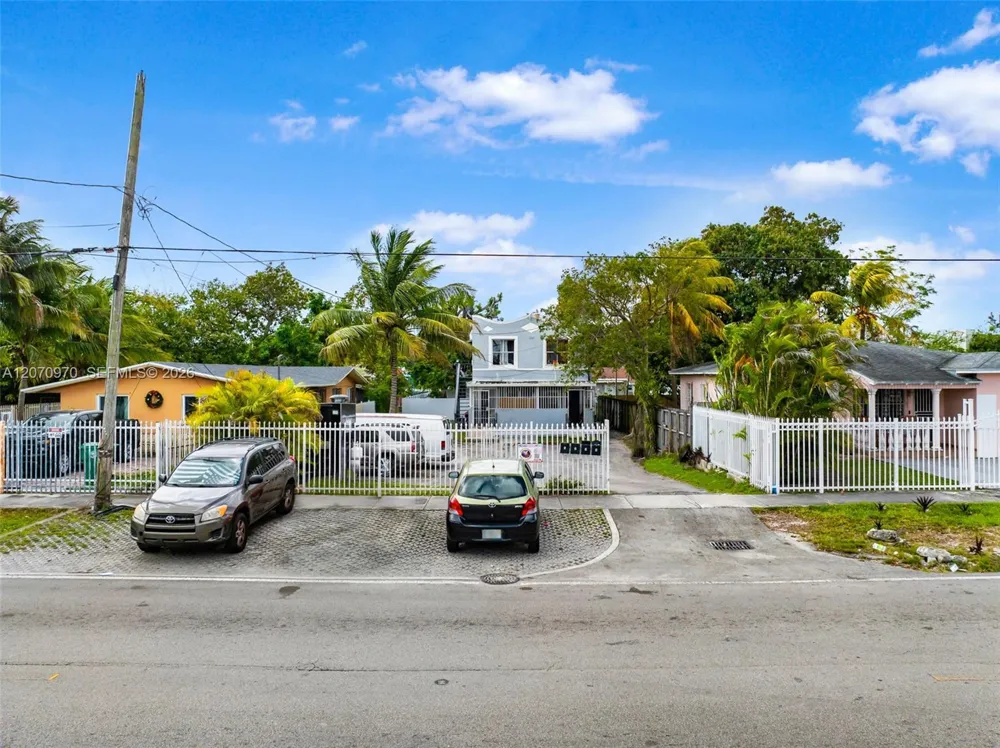 1236 NW 28th St #1 Miami, FL 33142