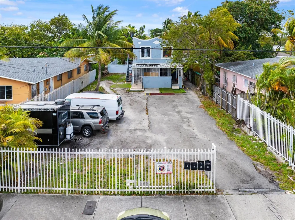 1236 NW 28th St #1 Miami, FL 33142