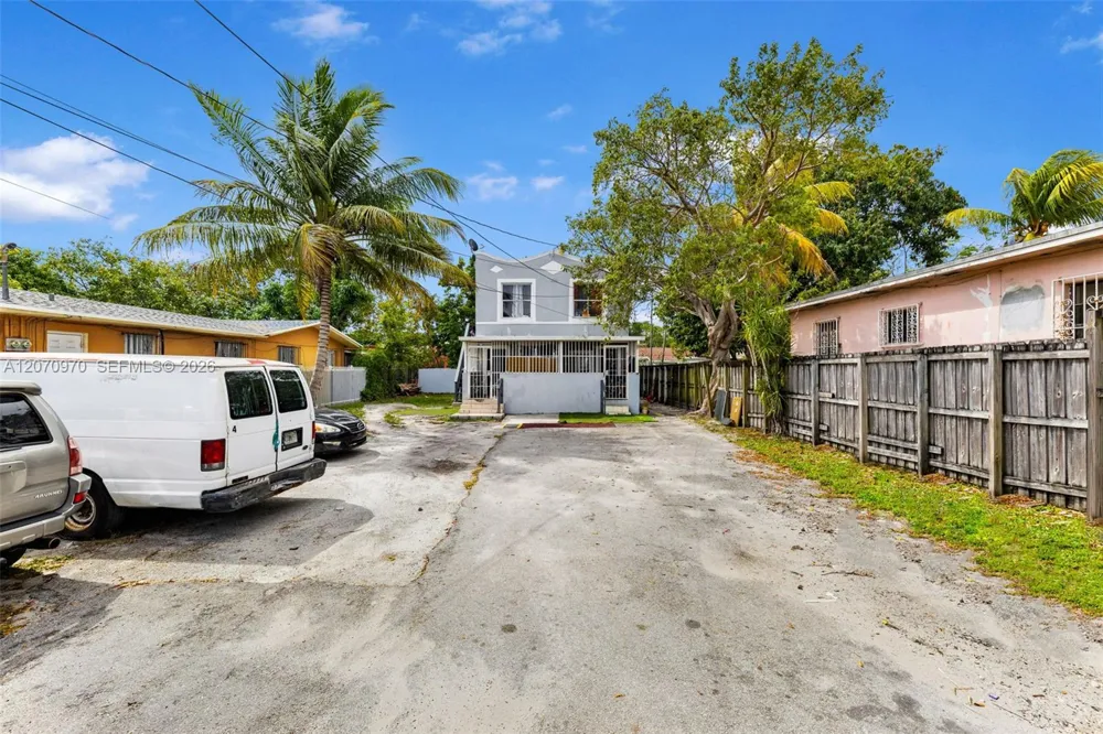 1236 NW 28th St #1 Miami, FL 33142