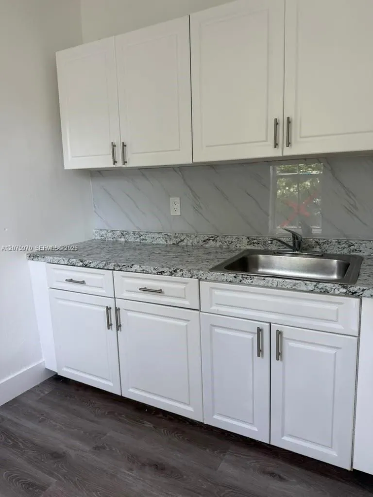 1236 NW 28th St #1 Miami, FL 33142