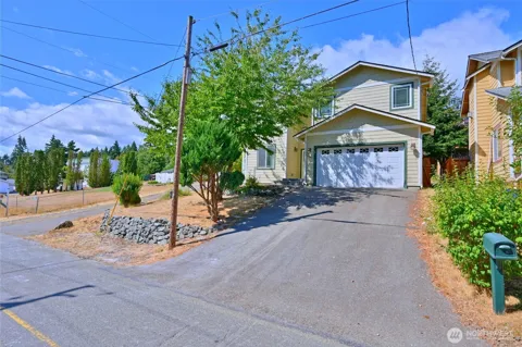 1687 Bayview Drive W