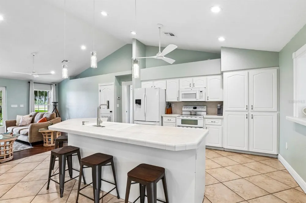 408 HOLLOWAY ROAD Plant City, FL 33567