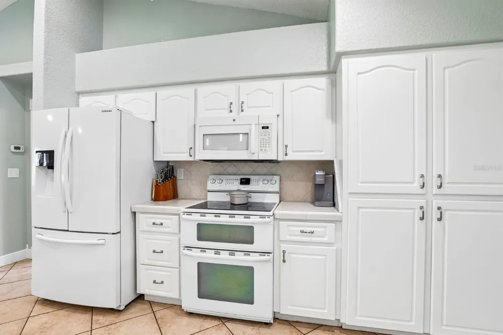 408 HOLLOWAY ROAD Plant City, FL 33567