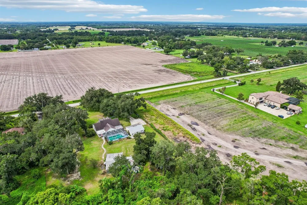 408 HOLLOWAY ROAD Plant City, FL 33567