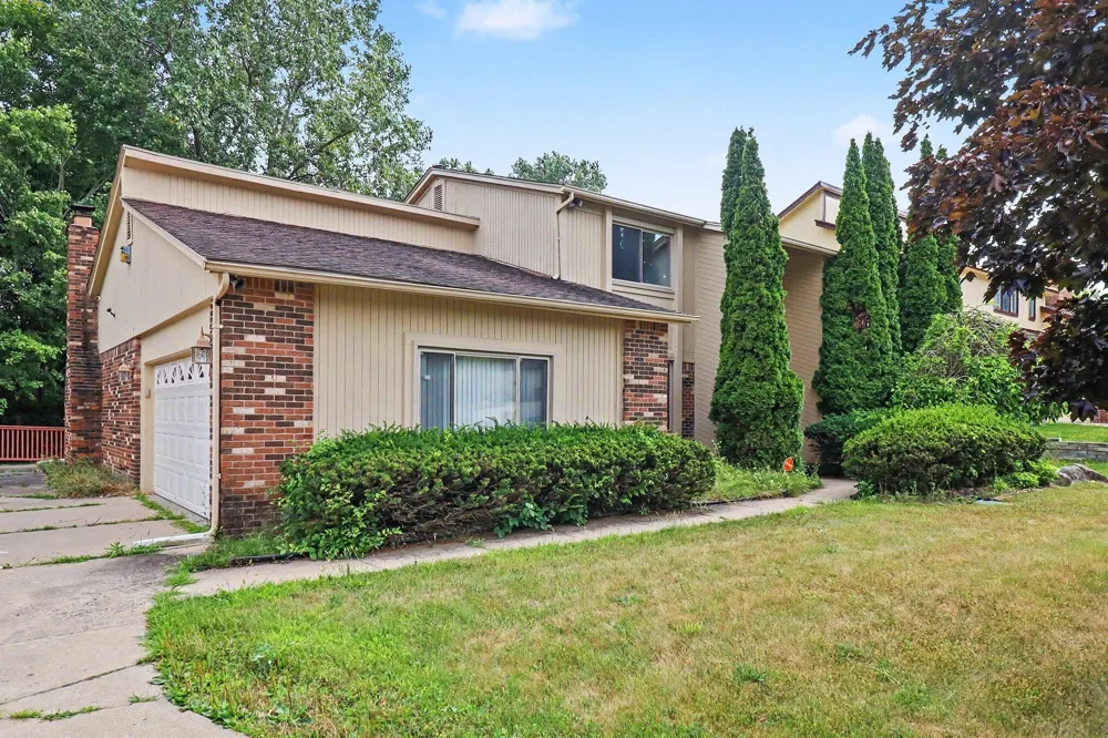 6021 Fairbrook Drive West Bloomfield, MI 48322