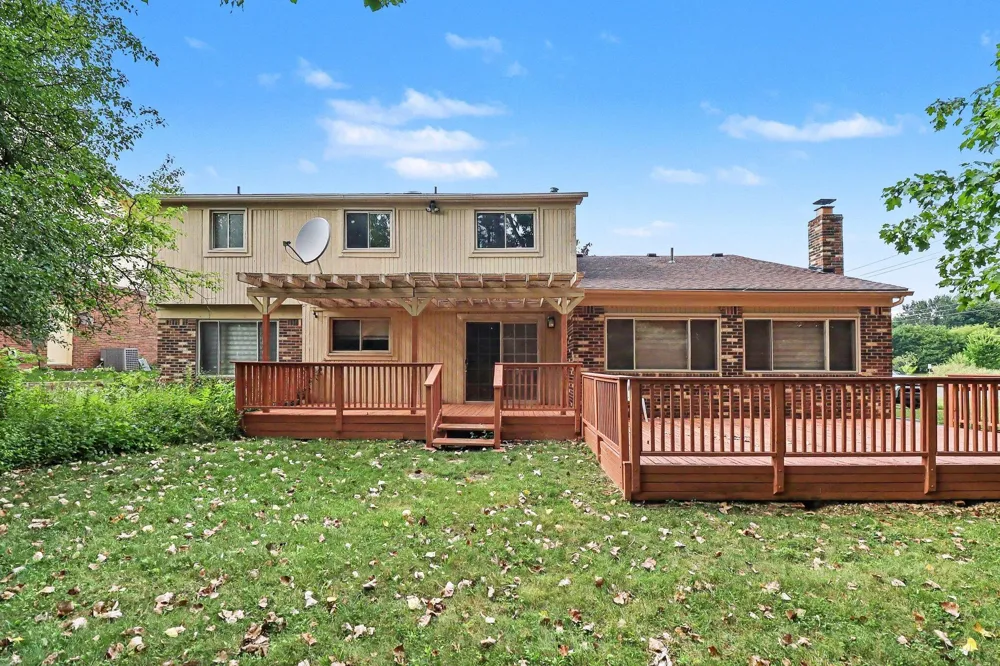 6021 Fairbrook Drive West Bloomfield, MI 48322