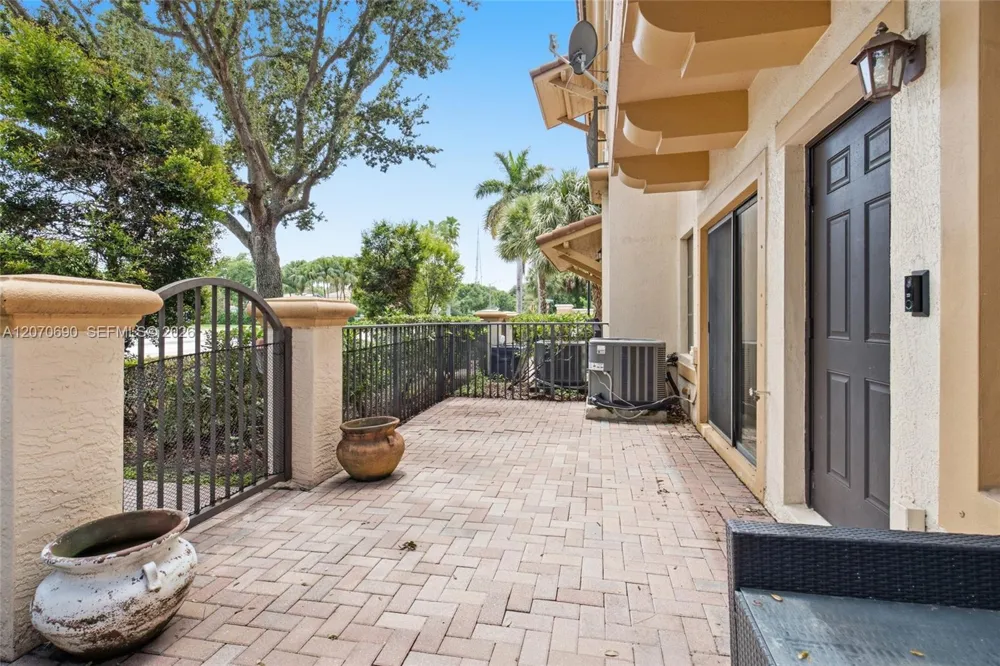 4758 Cypress St Coconut Creek, FL 33073