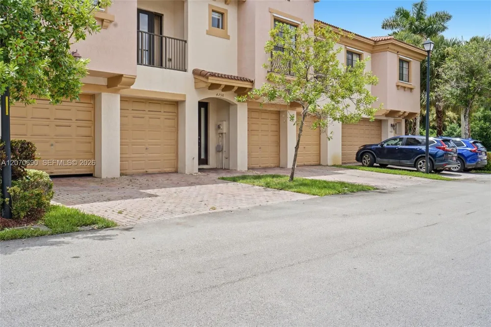 4758 Cypress St Coconut Creek, FL 33073