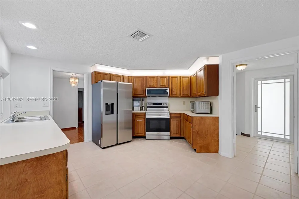 2760 SW 86th Way Davie, FL 33328