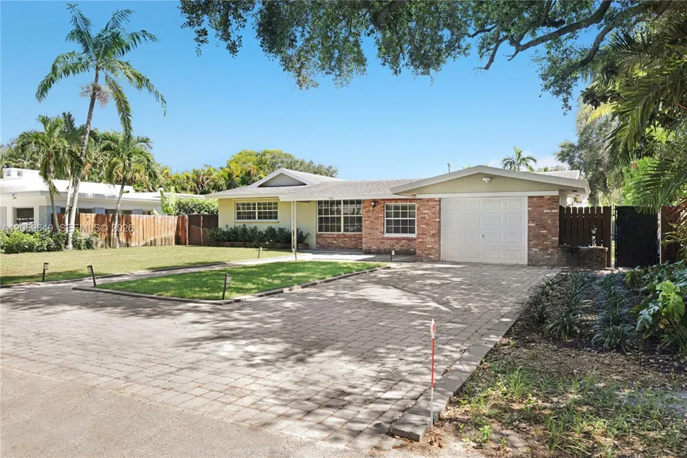940 NE 117th St Biscayne Park, FL 33161