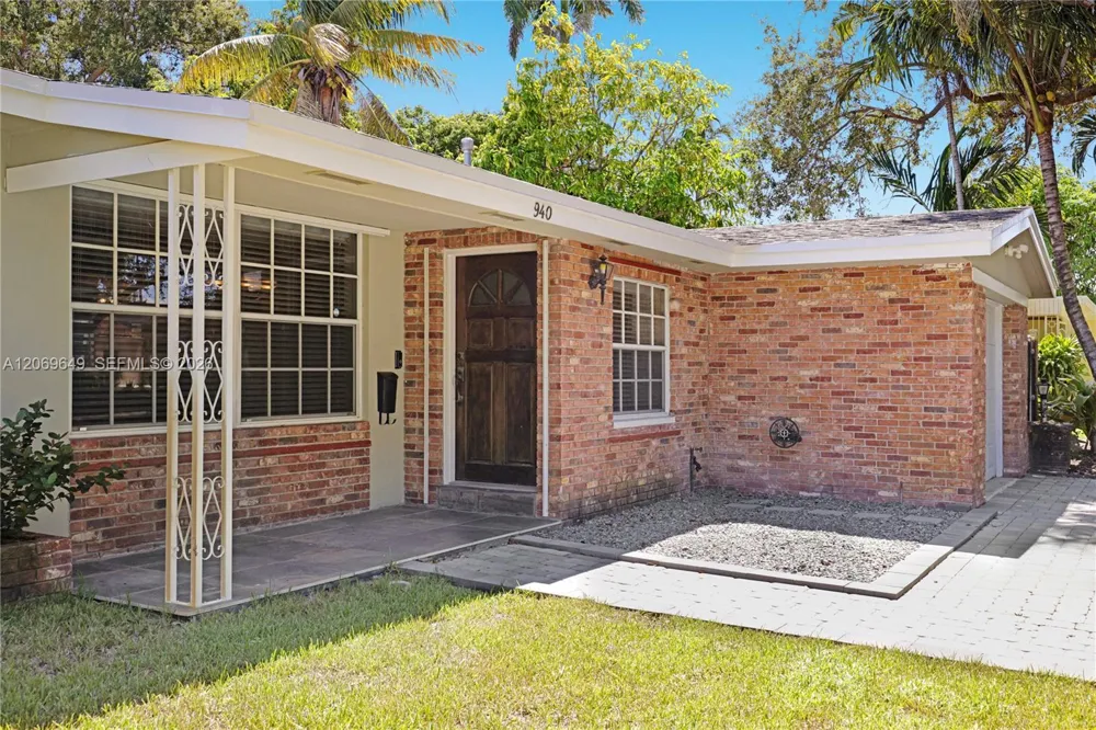 940 NE 117th St Biscayne Park, FL 33161