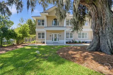 37 W Fairmont Avenue #201