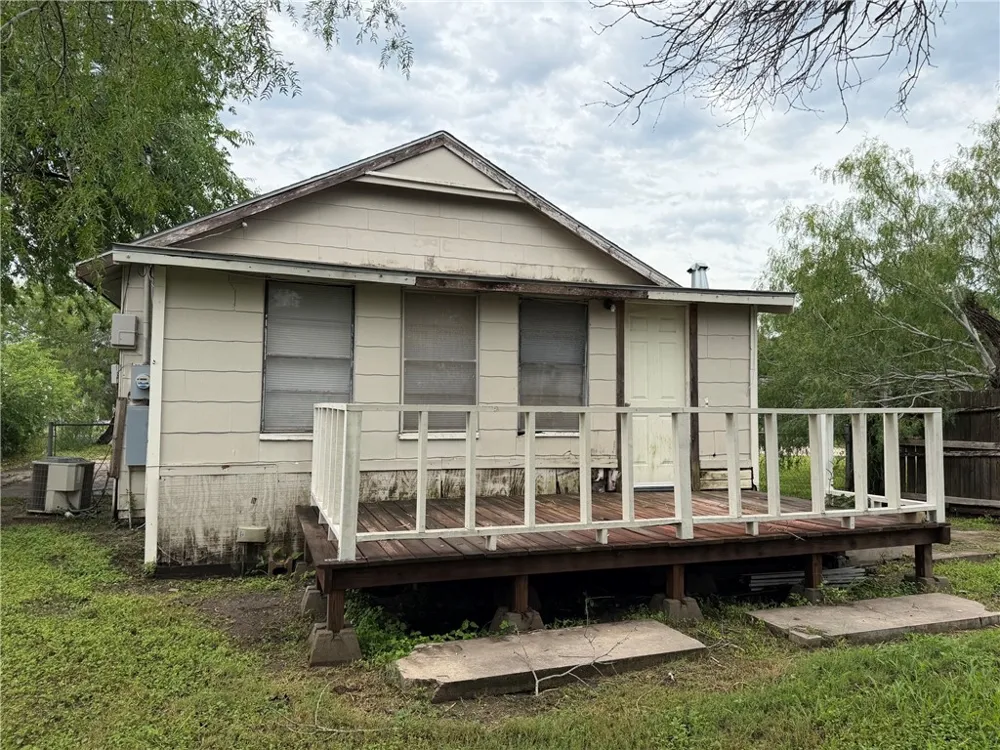 700 W Nettie Kingsville, TX 78363