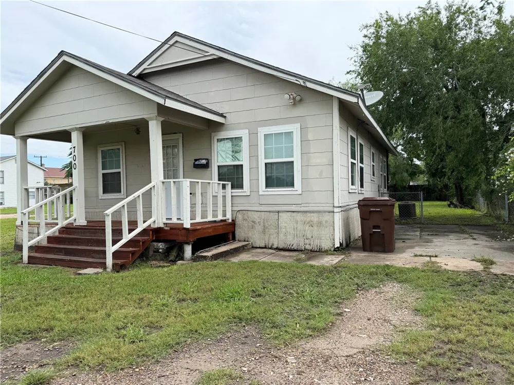 700 W Nettie Kingsville, TX 78363