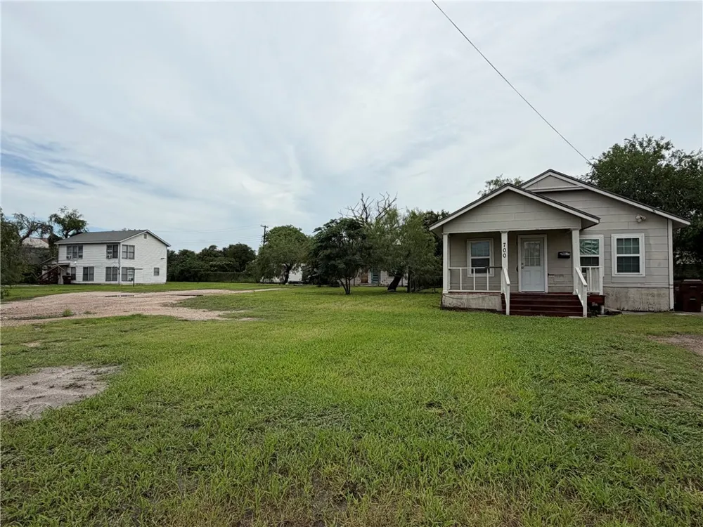 700 W Nettie Kingsville, TX 78363