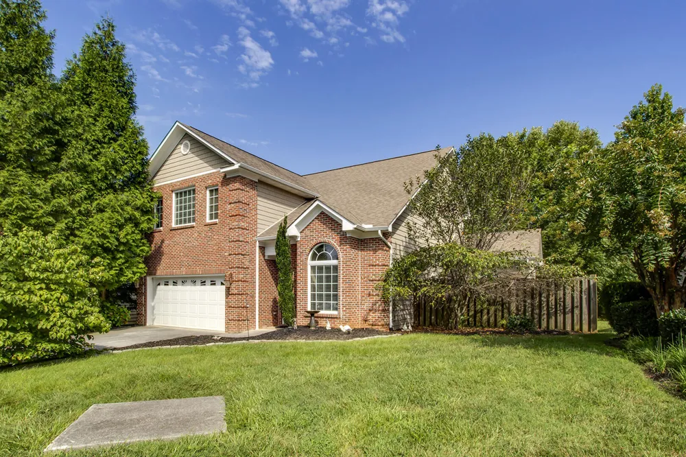 8511 King Arthur Lane Knoxville, TN 37923