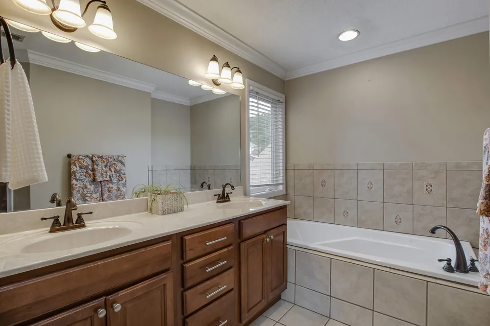8511 King Arthur Lane Knoxville, TN 37923