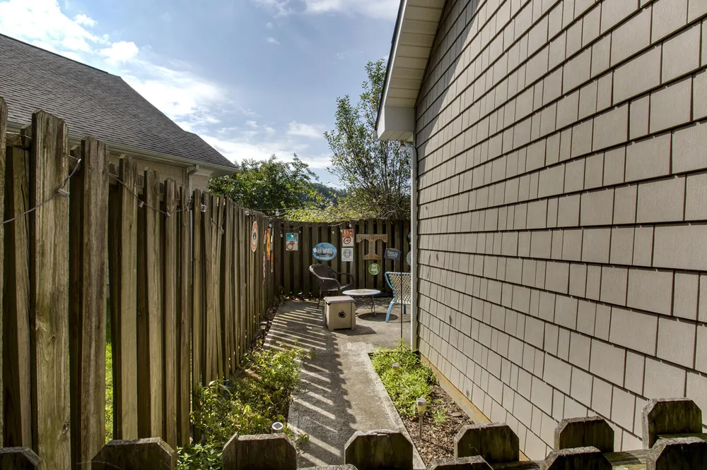 8511 King Arthur Lane Knoxville, TN 37923