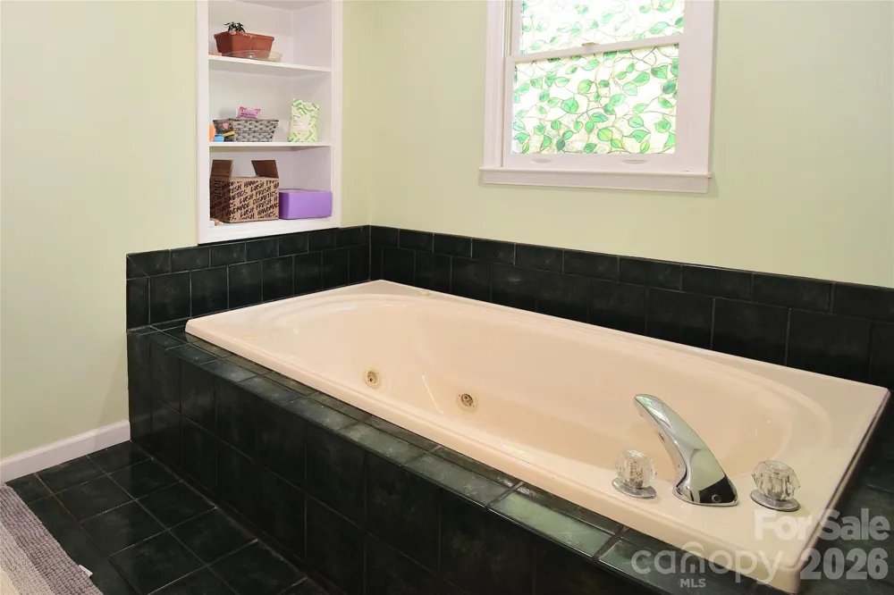 36 Cardinal Lane Candler, NC 28715