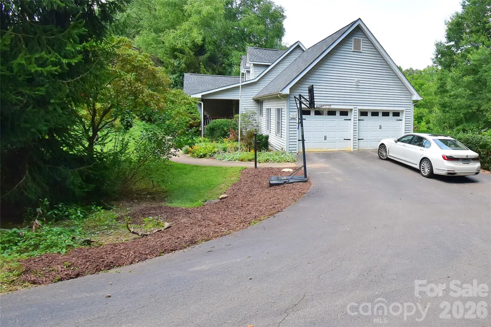 36 Cardinal Lane Candler, NC 28715