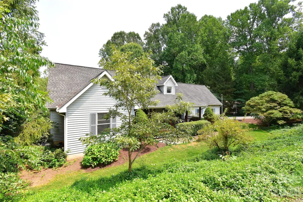 36 Cardinal Lane Candler, NC 28715