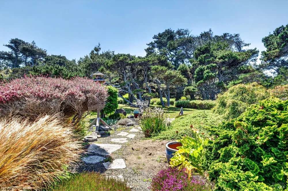 16861 Ocean Drive Fort Bragg, CA 95437