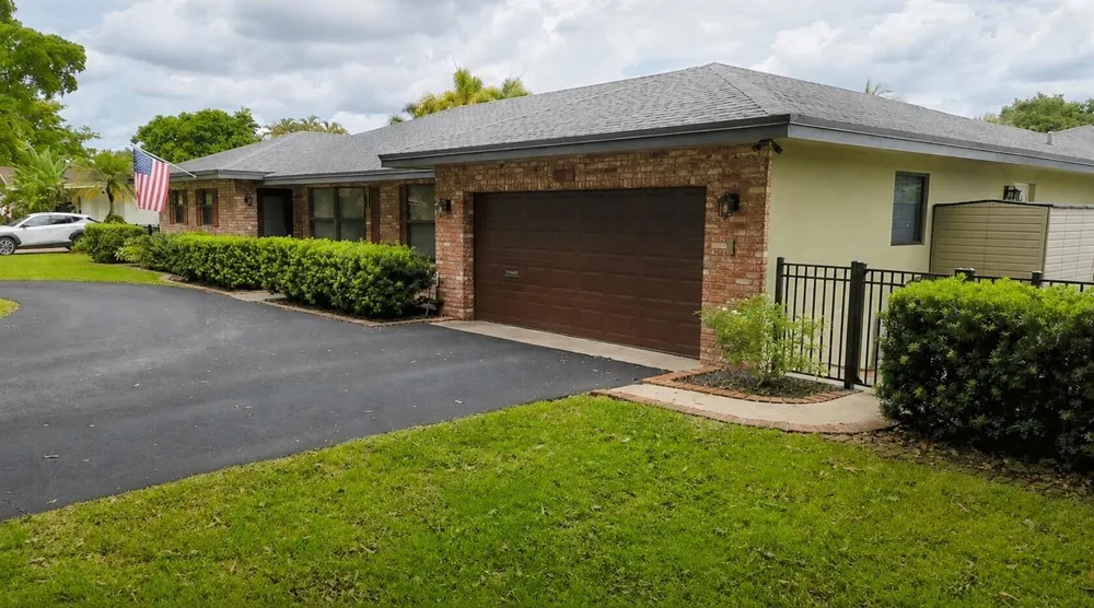 820 NW 73rd Terrace Plantation, FL 33317