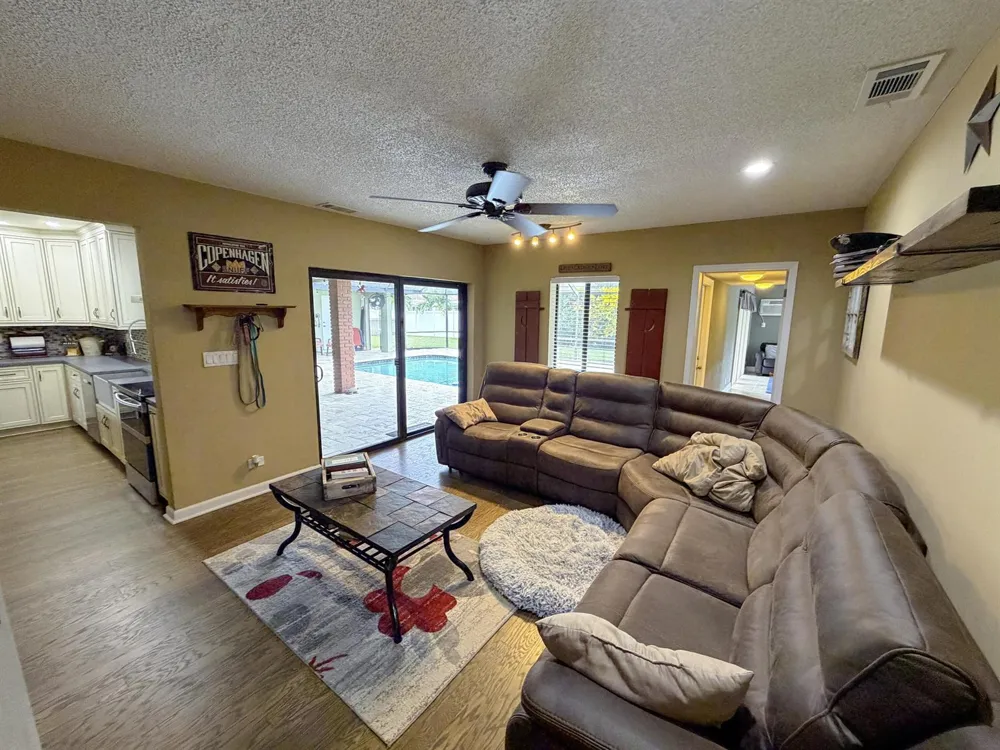 820 NW 73rd Terrace Plantation, FL 33317