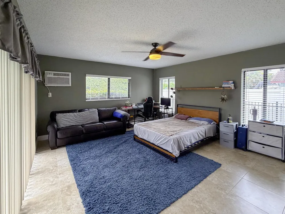 820 NW 73rd Terrace Plantation, FL 33317