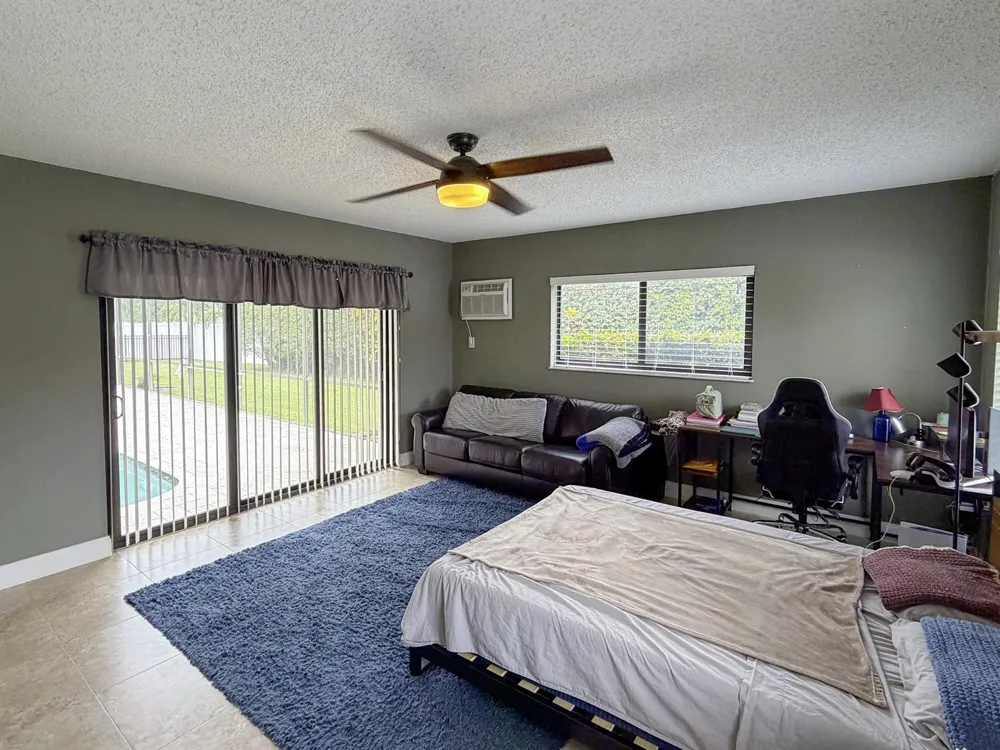 820 NW 73rd Terrace Plantation, FL 33317