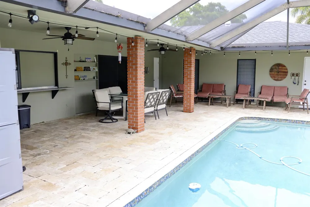 820 NW 73rd Terrace Plantation, FL 33317