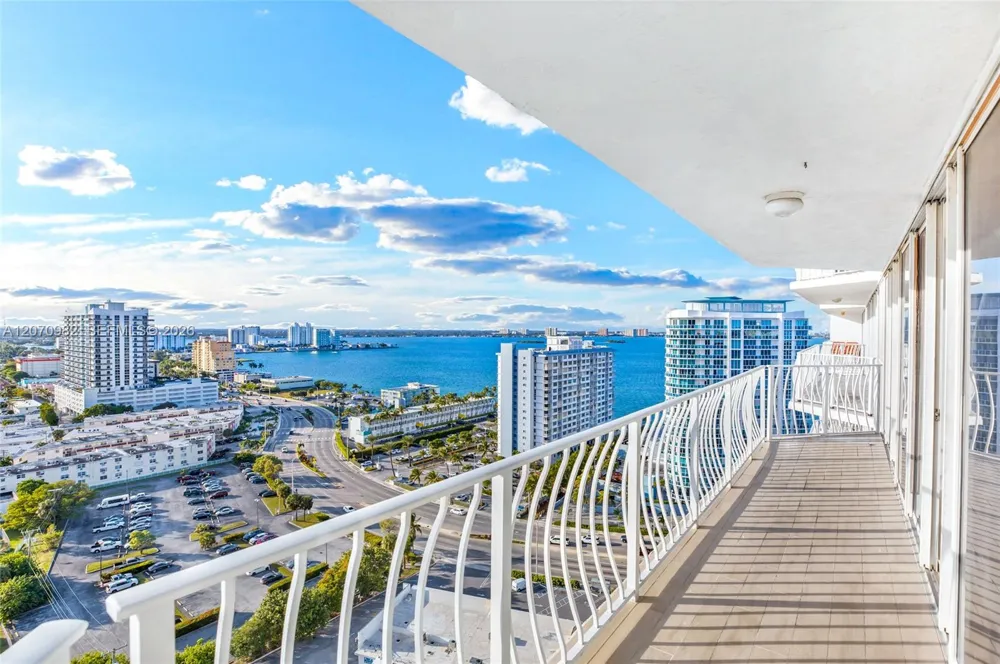 7601 E Treasure Dr #2203 North Bay Village, FL 33141