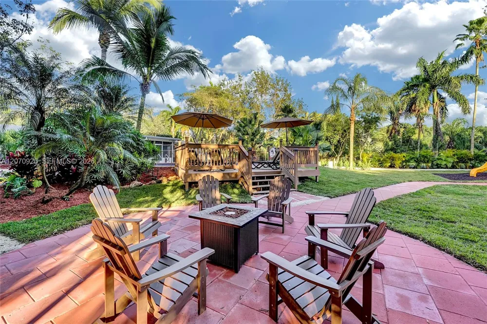 14330 SW 20th St Davie, FL 33325