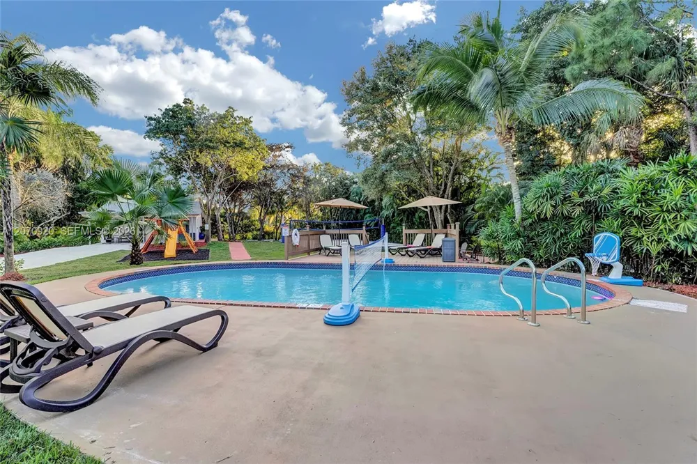 14330 SW 20th St Davie, FL 33325