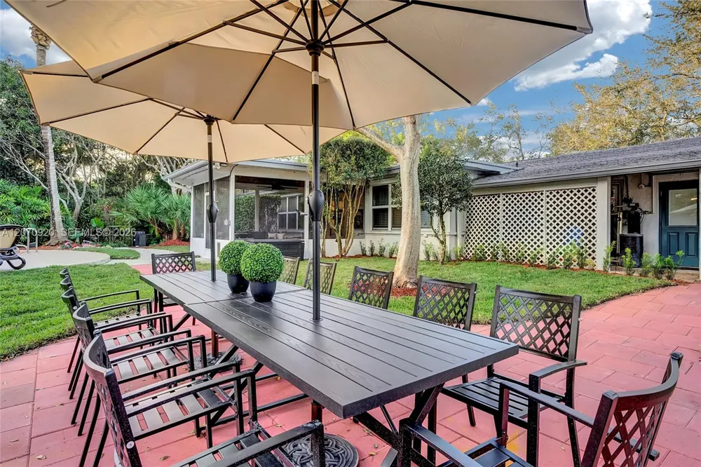 14330 SW 20th St Davie, FL 33325