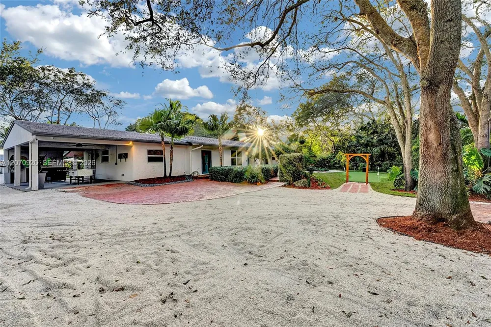 14330 SW 20th St Davie, FL 33325