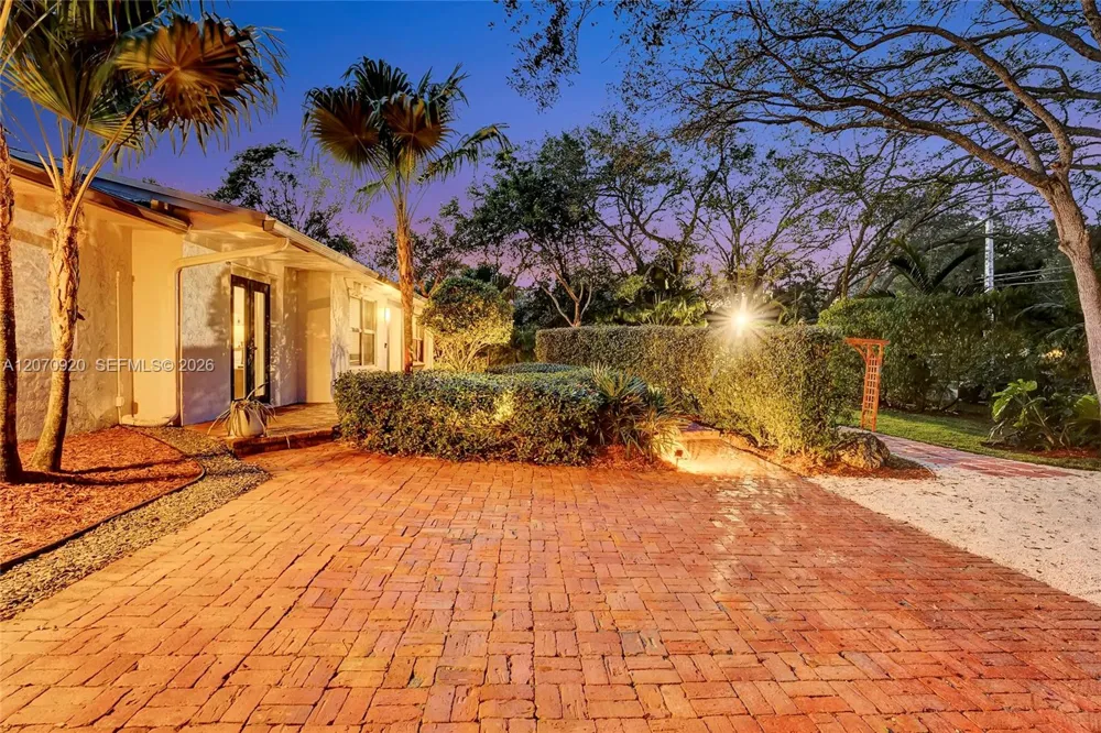 14330 SW 20th St Davie, FL 33325
