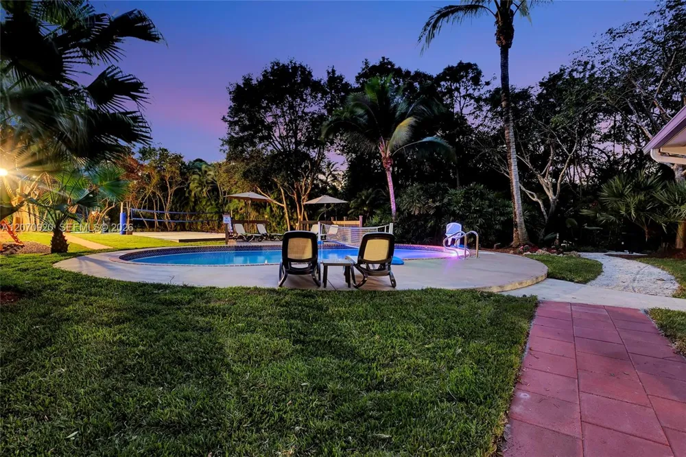 14330 SW 20th St Davie, FL 33325