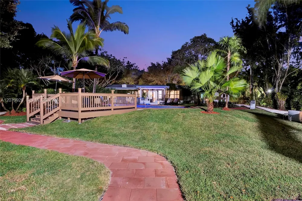 14330 SW 20th St Davie, FL 33325