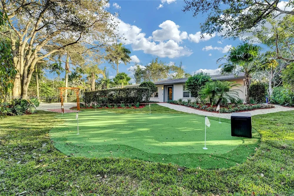 14330 SW 20th St Davie, FL 33325