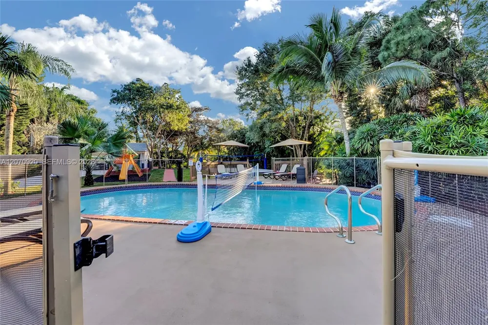 14330 SW 20th St Davie, FL 33325