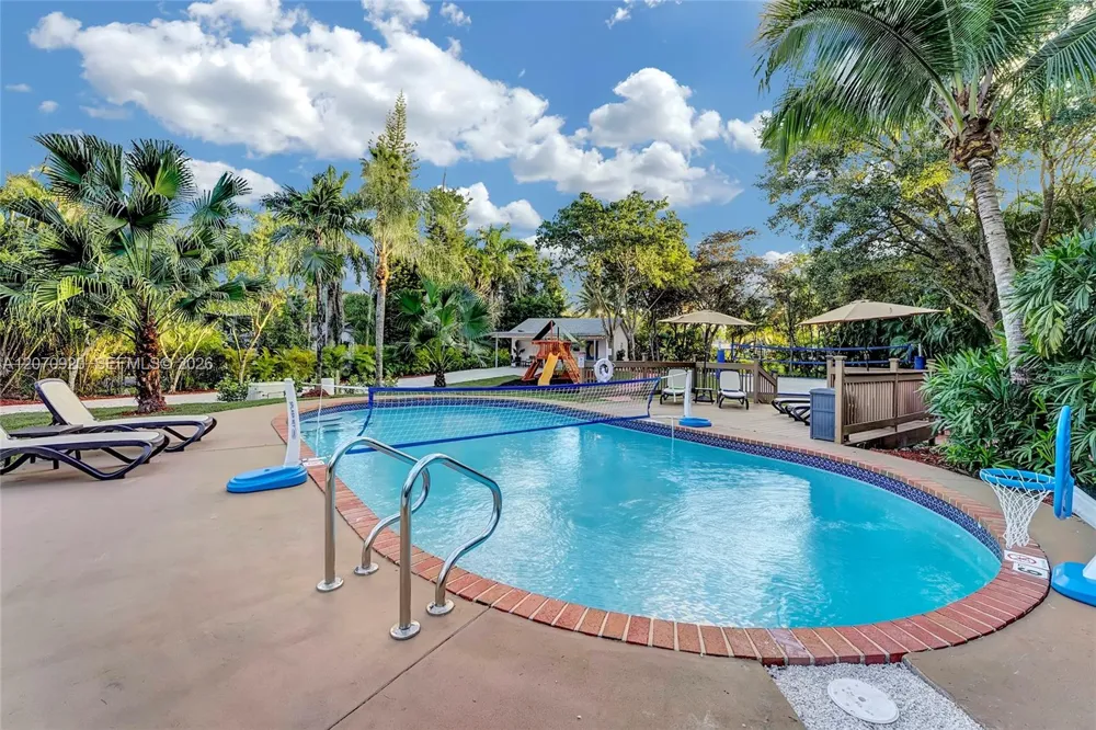 14330 SW 20th St Davie, FL 33325