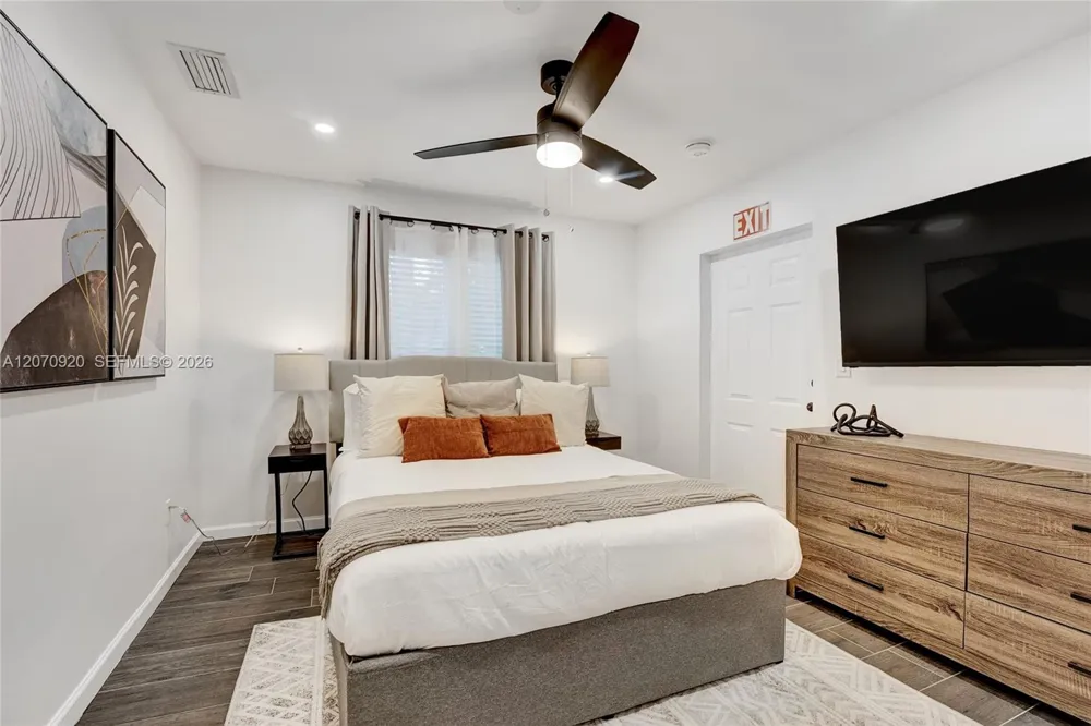 14330 SW 20th St Davie, FL 33325